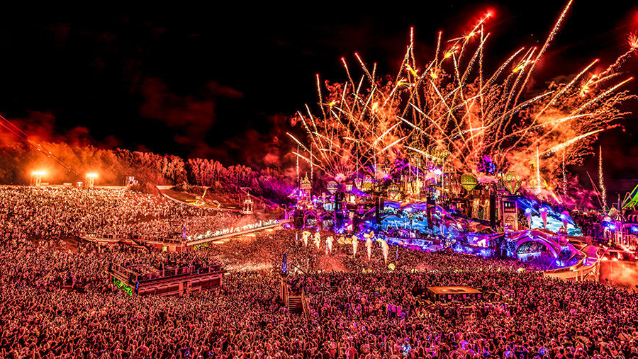 Tomorrowland en llamas